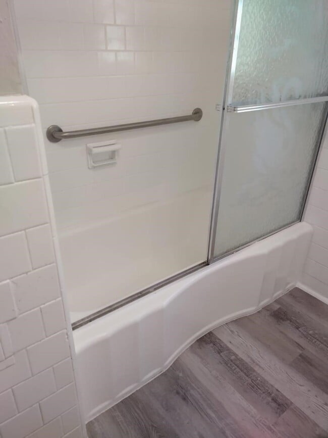 Building Photo - 1220 Walnut St