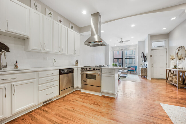 Building Photo - 1111 N Mozart St