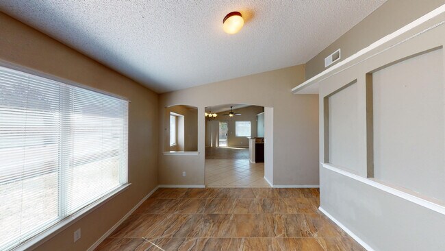 Building Photo - 14336 Desert Sage Dr