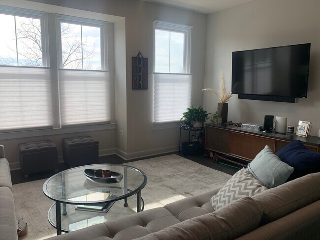 Living area - 3606 Journal St