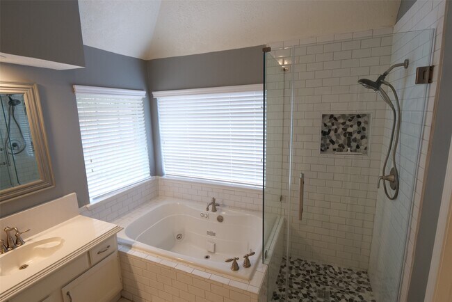 Building Photo - 1310 Westwick Forest Ln