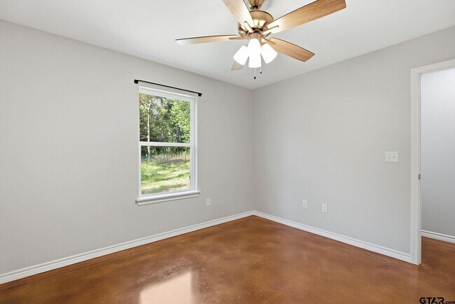 Building Photo - 336 Timberline Dr