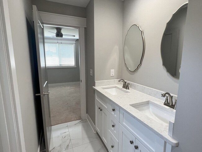 Building Photo - Beautiful 3-Bedroom, 2.5-Bath in Palmetto ...