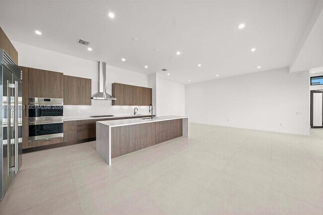 Building Photo - 5718 Ashwood Cir