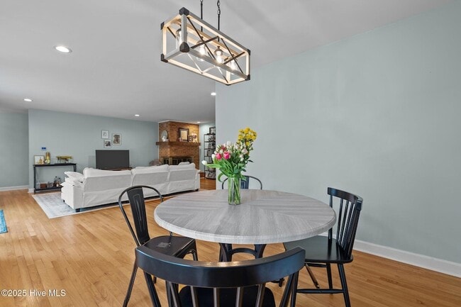 Building Photo - 185 Pine Ridge Dr