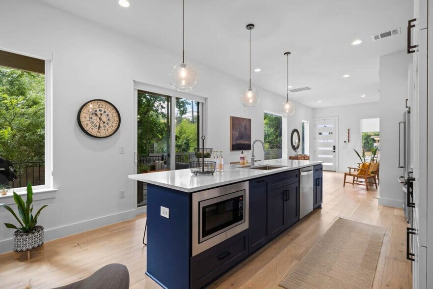 Building Photo - 1204 E 32nd St