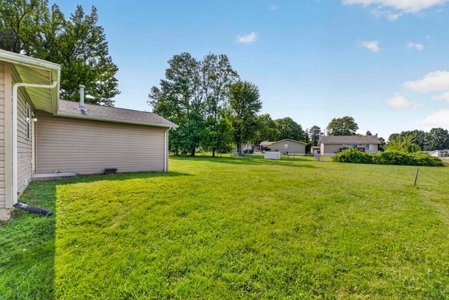 Building Photo - 3689 Whispering Woods Dr