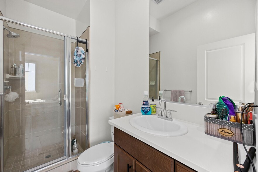 Building Photo - 815 Gilsum Ct
