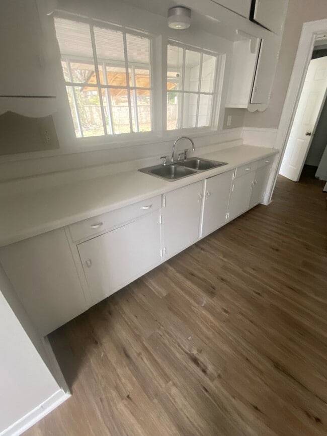 Building Photo - 120 S Main St