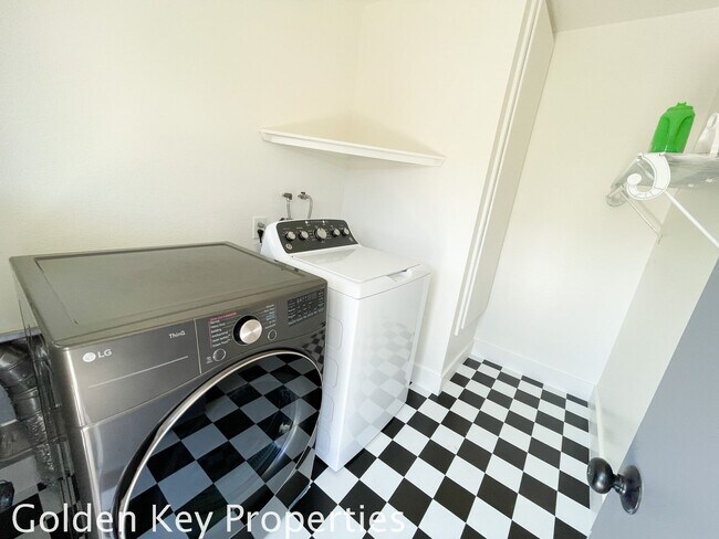 Building Photo - Remodeled 2 Bedroom in Prime Carlsbad Village!