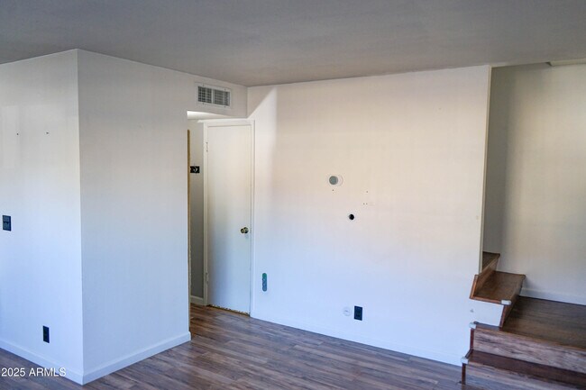 Building Photo - 1261 N 84th Pl