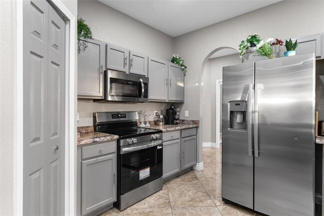 Building Photo - 215 Gleneagles Dr