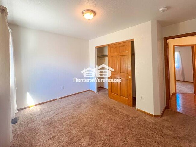 Building Photo - Available now! Stunning 4 Bed, 4 Bath Corner Lot in a Fantastic Area