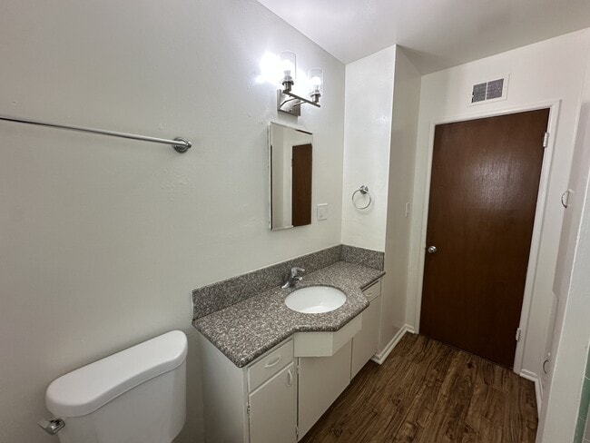 Building Photo - 997 Capper Ave