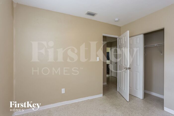 Building Photo - 5425 13th Ave N