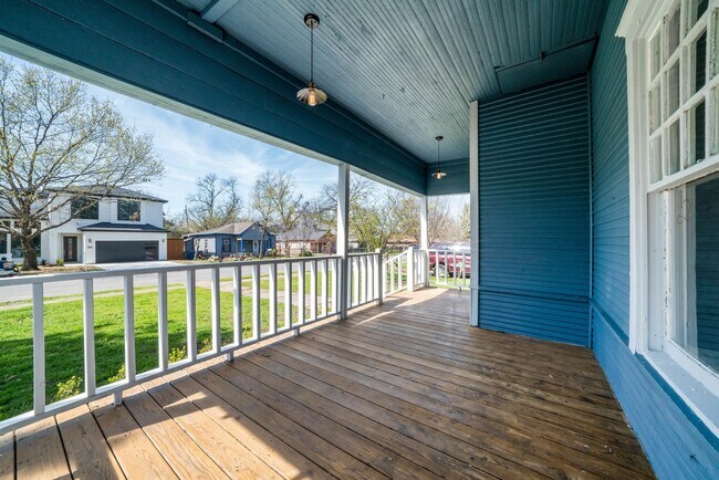 Building Photo - 612 Martinique Ave
