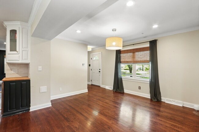 Building Photo - 8125 Lamar Ave