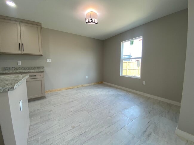 Building Photo - 6528 Adenia Loop