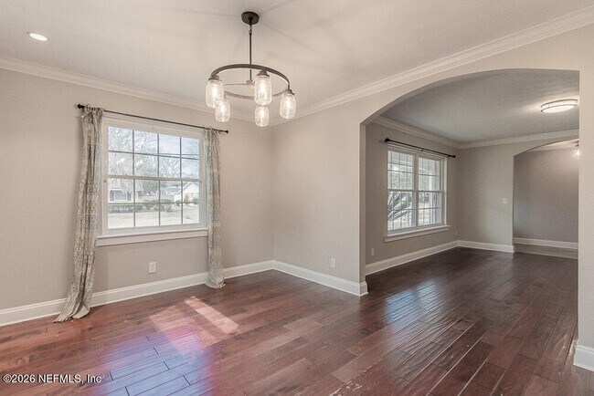 Building Photo - 1549 Montrose Ave E