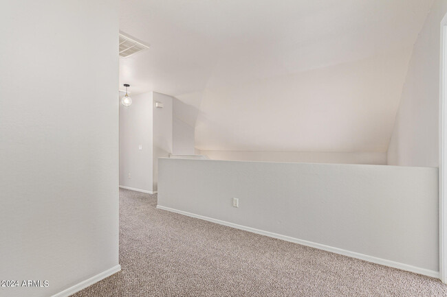 Building Photo - 1009 S 239th Dr