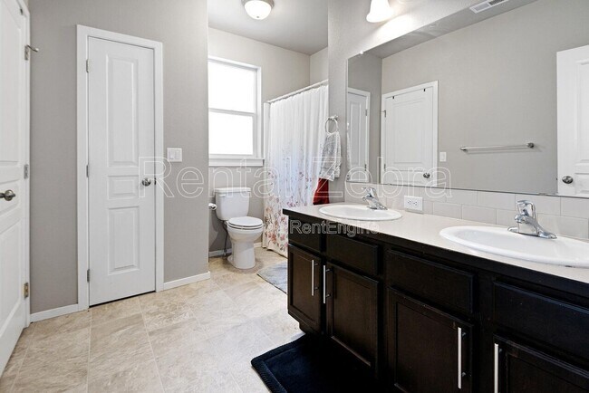 Building Photo - 5 SW Roosevelt Ave