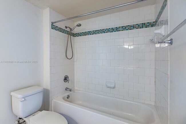 Building Photo - 423 NE 23rd St