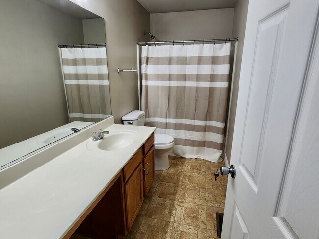 Building Photo - 1904 Cobblestone Dr