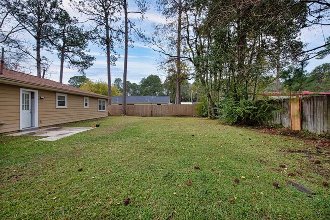 Building Photo - Charming 3 Bedroom Home in Pine Meadows – Prime Fort Walton Beach Location