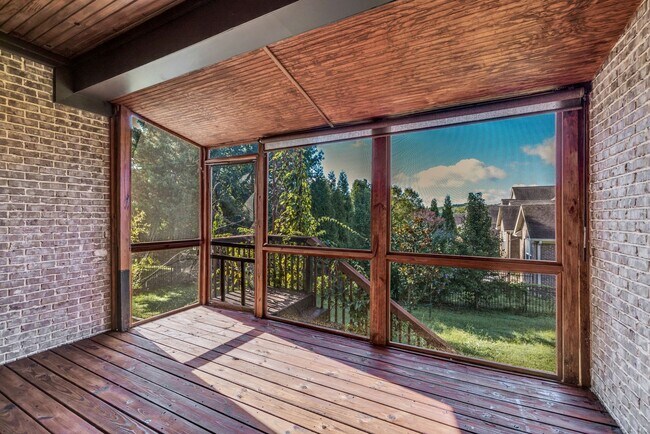 Building Photo - Stunning rental home on a premium lot in s...