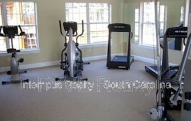 Building Photo - 897 Fording Island Rd