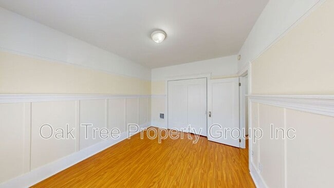 Building Photo - 547 24th St