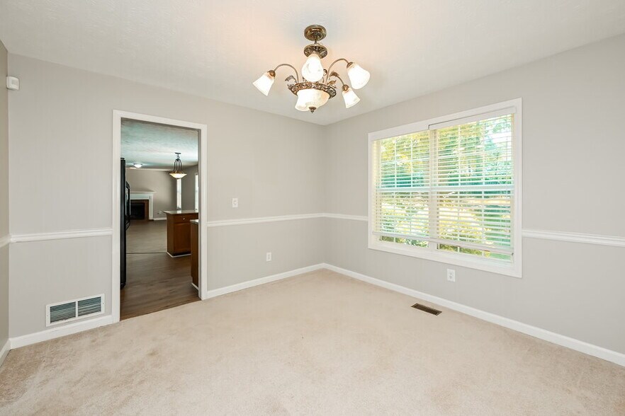 Building Photo - 2915 Emerson Lake Dr