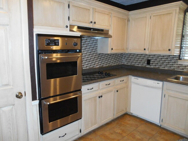 Building Photo - 4431 77th St