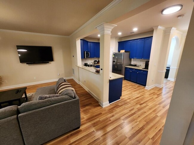 Building Photo - 1836 Rue De Montreal