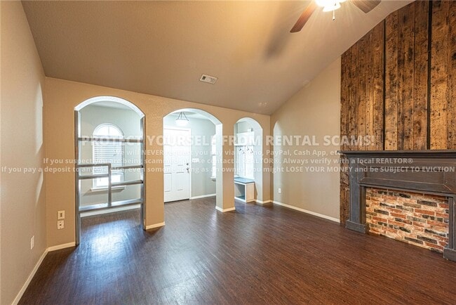 Building Photo - 1336 S Splash Dr