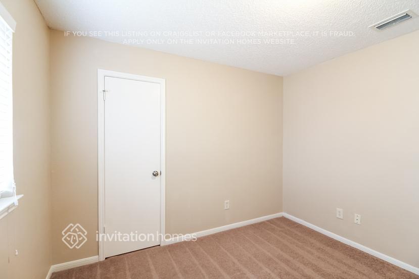 Building Photo - 301 Overland Dr