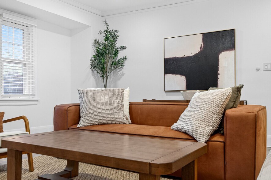 Building Photo - 3326 E Overlook Rd