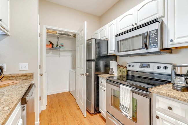 Building Photo - 12166 Metric Blvd