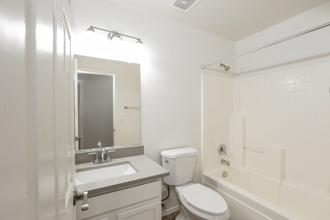 Building Photo - 4314 N 124th Ave