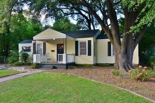 Building Photo - 2729 Kingswood Dr