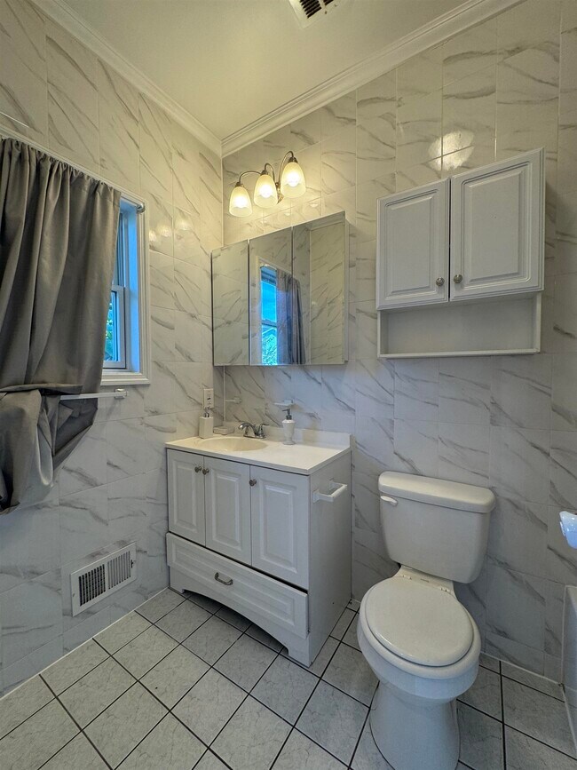 Building Photo - 58 Bostwick Ave