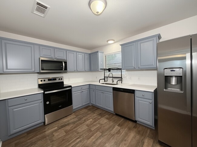 Building Photo - 701 N Mirick Ave