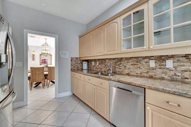 Building Photo - 7883 Villa Nova Dr N