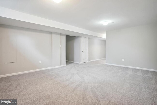 Building Photo - 2024 Chestnut Dr.