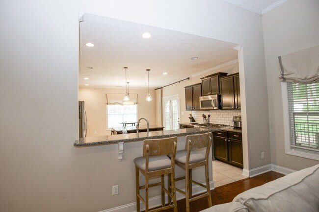 Building Photo - "Large 3-Bedroom plus BONUS Retreat with S...