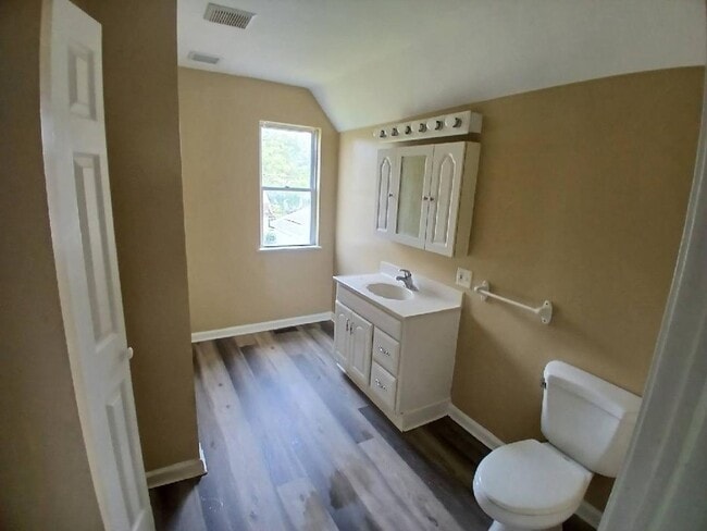 Building Photo - 4 Bed 1 Bath