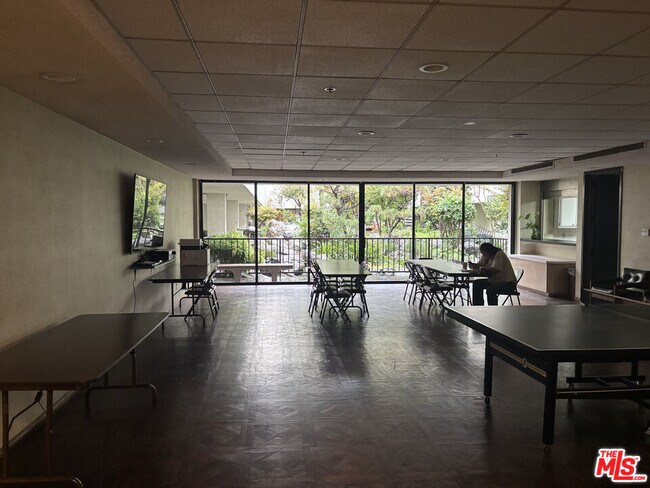 Building Photo - 222 S Central Ave