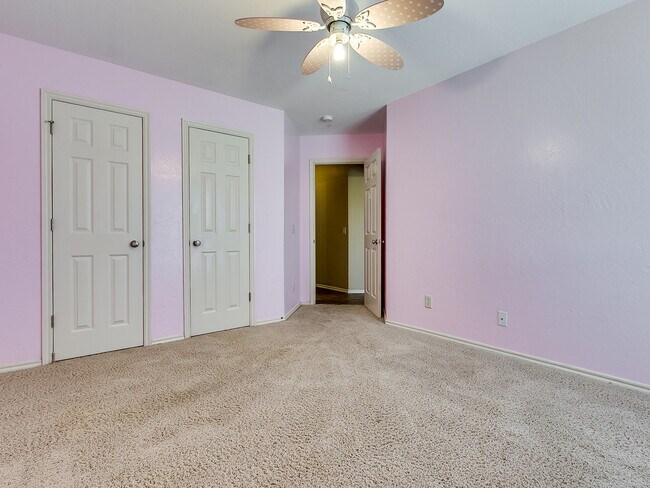 Building Photo - Lone Oak Ridge + Gated Community + 4 beds/2.5 Baths + Storm Shelter + Deer Creek Schools