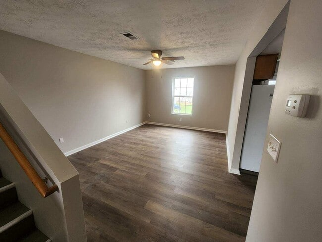 Building Photo - 113 Karen Ct