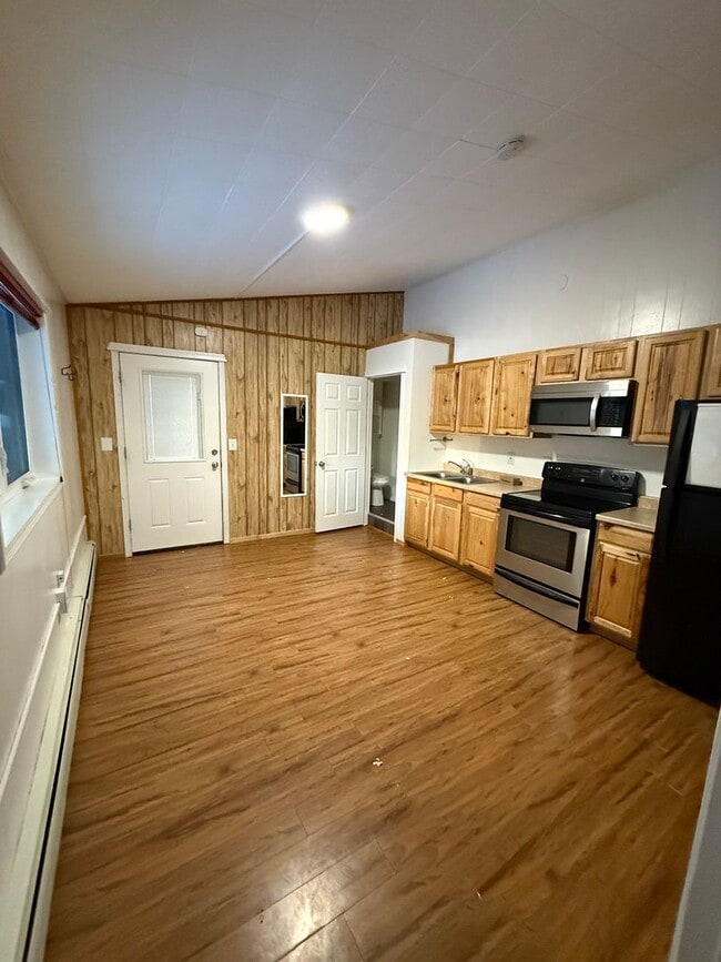 Building Photo - 1315 Ballaine Rd